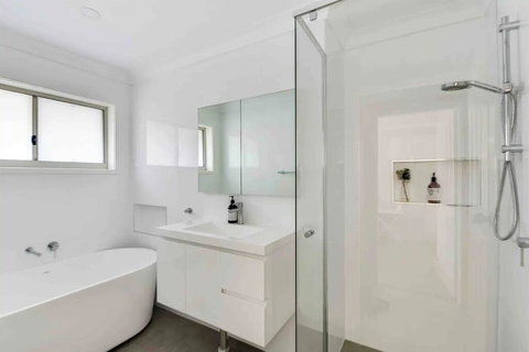 Ocean Views On Barnhill - Mackay Tourism 3