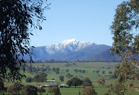 Off Mountain Accommodation - Mackay Tourism 0