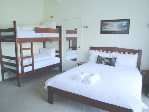 Off Mountain Accommodation - Mackay Tourism 3
