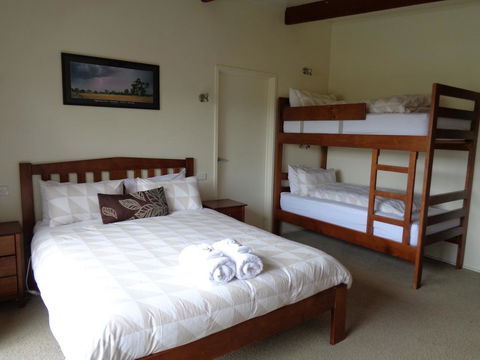 Off Mountain Accommodation - Mackay Tourism 2