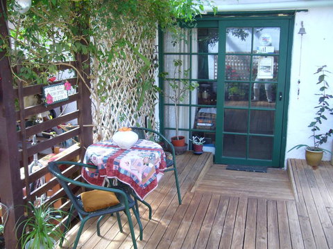 Old Miners' Cottages Bed And Breakfast - Mackay Tourism 1