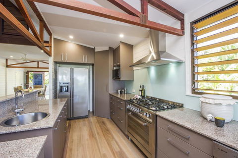 On The Beach - Mackay Tourism 2