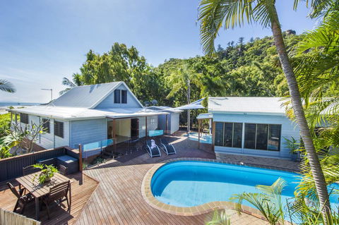 On The Beach - Mackay Tourism 1