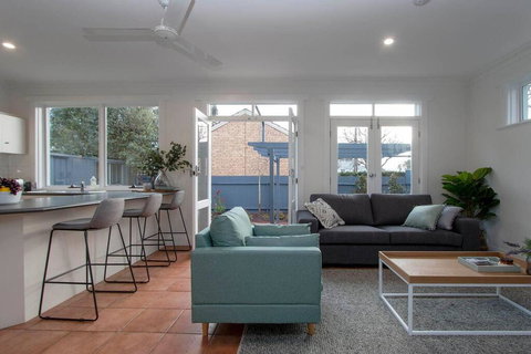 One Bedroom Cottage Close To Adelaide CBD - Mackay Tourism 0