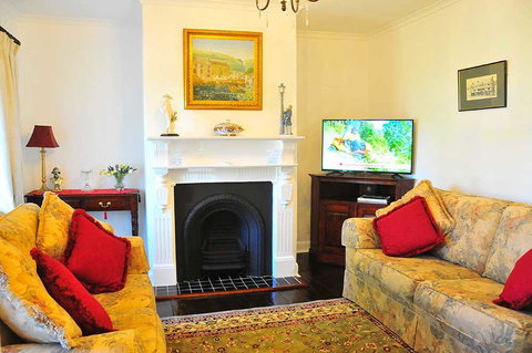 Ornee Cottage - Mackay Tourism 1