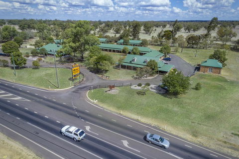 Overlander Homestead Motel - Mackay Tourism 2