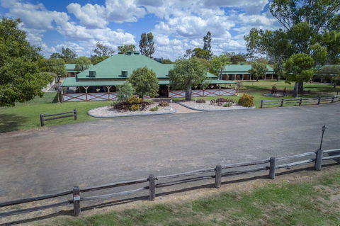 Overlander Homestead Motel - Mackay Tourism 3