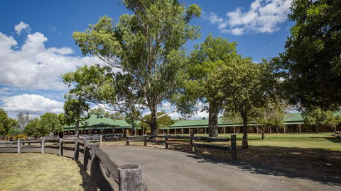 Overlander Homestead Motel - Mackay Tourism 0