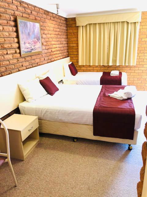 OVERLANDER MOTOR LODGE - Mackay Tourism 3