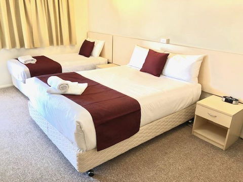 OVERLANDER MOTOR LODGE - Mackay Tourism 1