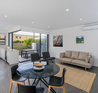 Oxford Steps - Executive 2BR Bulimba Apartment Across from the Park on Oxford St - Mackay Tourism
