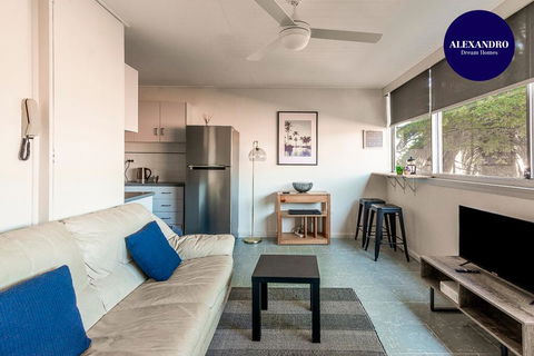 PADDINGTON PAD With PARKING & SMART TV & POOL - Mackay Tourism 0