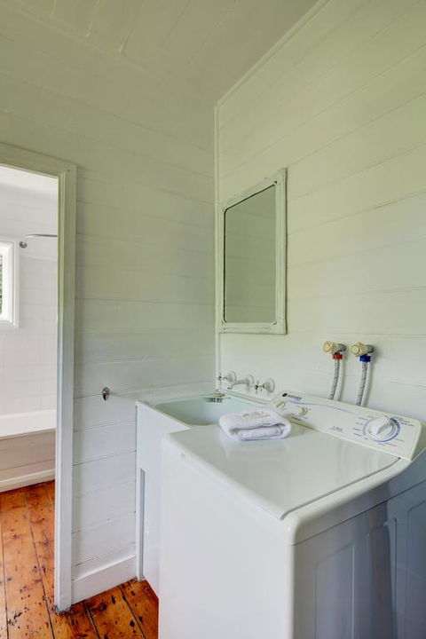 Palm Cottage - Pet Friendly Victorian Cottage - Mackay Tourism 3