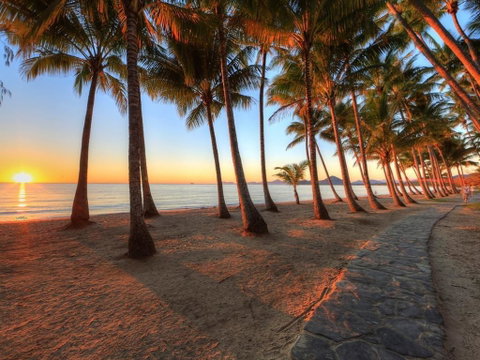 Palm Cove Beach Retreat - Mackay Tourism 0