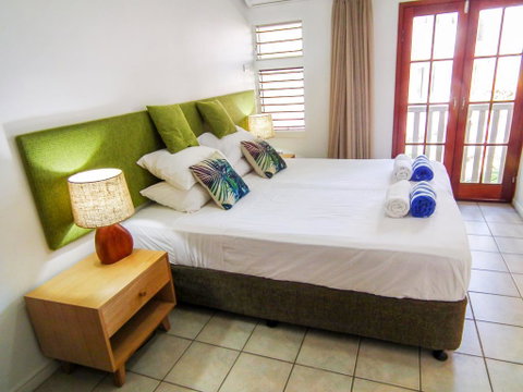 Palm Cove Beach Retreat - Mackay Tourism 1