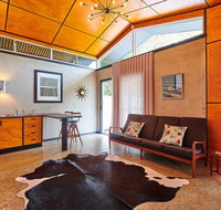 Palm Springs Suite - Mackay Tourism