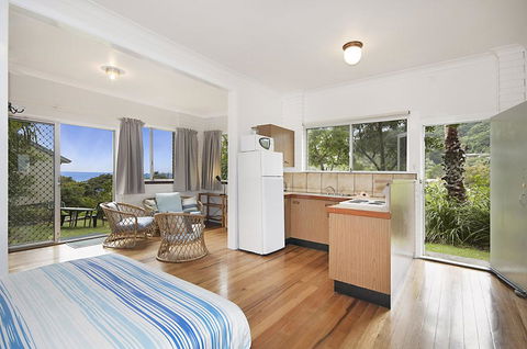 Palm Valley Drive 3/16 - Mackay Tourism 1