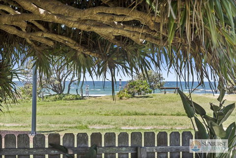 Pandanus On Emerald - Mackay Tourism 0