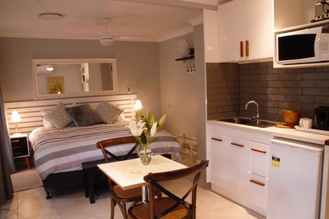 Paperbark Bed & Breakfast - Mackay Tourism 0