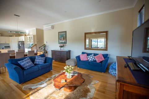 Paula's Place 8 Ti Tree Close Robe - Mackay Tourism 0