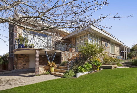 Paw Up Luxury Villa In Rye - Mackay Tourism 1