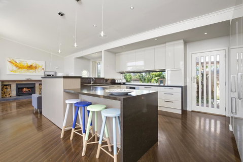 Paw Up Luxury Villa In Rye - Mackay Tourism 3