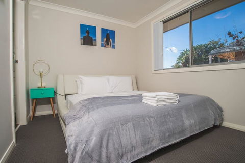 PEACEFUL 2Kingbed RootyHill Townhouse Near Station - Mackay Tourism 1