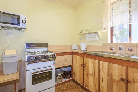 Peaceful Bay Chalet 9 - Mackay Tourism 3