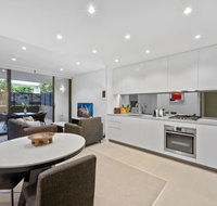 Peaceful Water-side Retreat With Huge Courtyard. - Mackay Tourism
