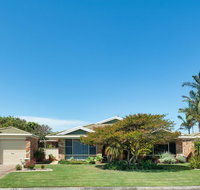 Pebbles by the beach at Fingal bay - Mackay Tourism