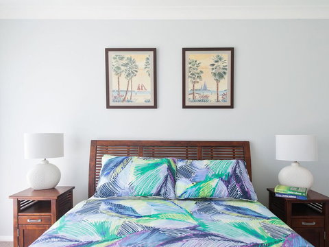 Pebbles By The Beach At Fingal Bay - Mackay Tourism 3