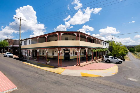 Peel Inn Nundle - Mackay Tourism 0