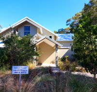 Pelican Escape Executive Home at Raffertys Resort - Mackay Tourism