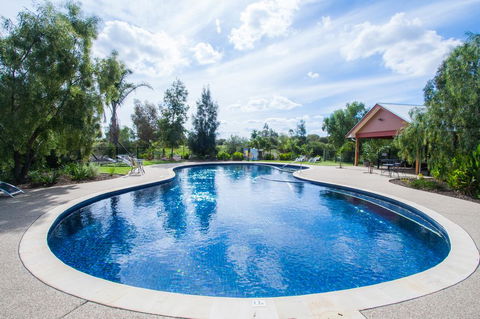 Perricoota Vines Retreat - Mackay Tourism 1