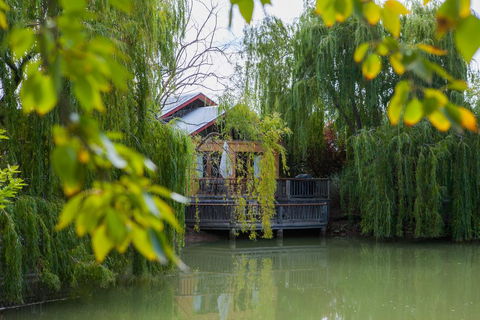 Perricoota Vines Retreat - Mackay Tourism 0