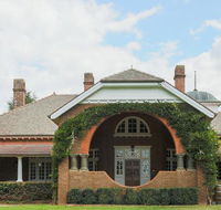 Petersons Armidale Winery and Guesthouse - Mackay Tourism