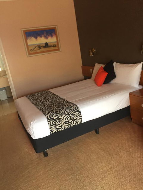 Philadelphia Motor Inn - Mackay Tourism 0