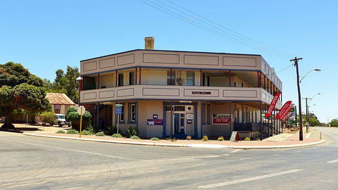 Pingelly Hotel - Mackay Tourism 0