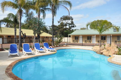 Pinjarra Resort - Mackay Tourism 0