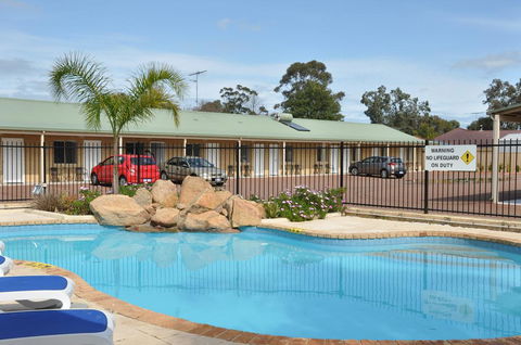 Pinjarra Resort - Mackay Tourism 1