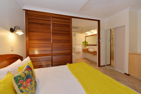 Poolside @ Hibiscus - Mackay Tourism 2