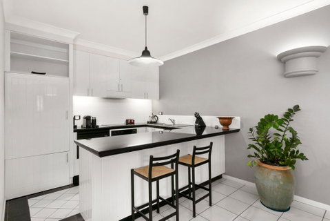 Poolside Apt. In Alamanda Beachfront Resort (55) - Mackay Tourism 3