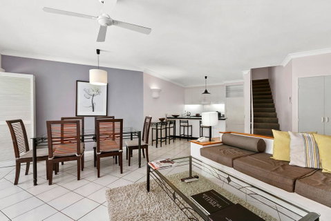 Poolside Apt. In Alamanda Beachfront Resort (67) - Mackay Tourism 2