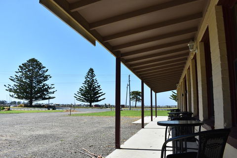 Port Albert Motel - Mackay Tourism 3