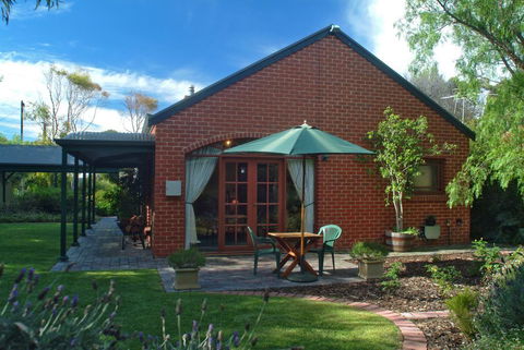 Port Willunga Cottages - Mackay Tourism 0