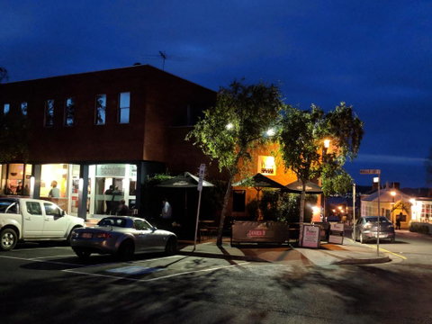 Prince Of Wales Hotel - Mackay Tourism 0