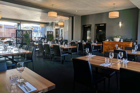 Prince Of Wales Hotel - Mackay Tourism 1