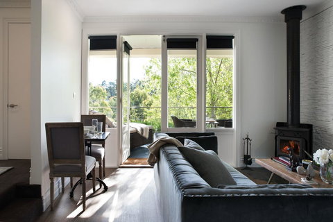 Provence Spa Villa 2 - Mackay Tourism 1