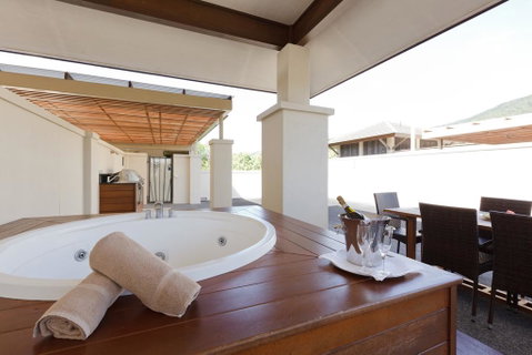 Pullman Palm Cove Sea Temple Resort & Spa - Mackay Tourism 3
