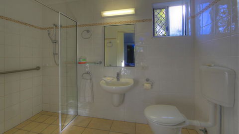 Queens Beach Tourist Village - Mackay Tourism 3